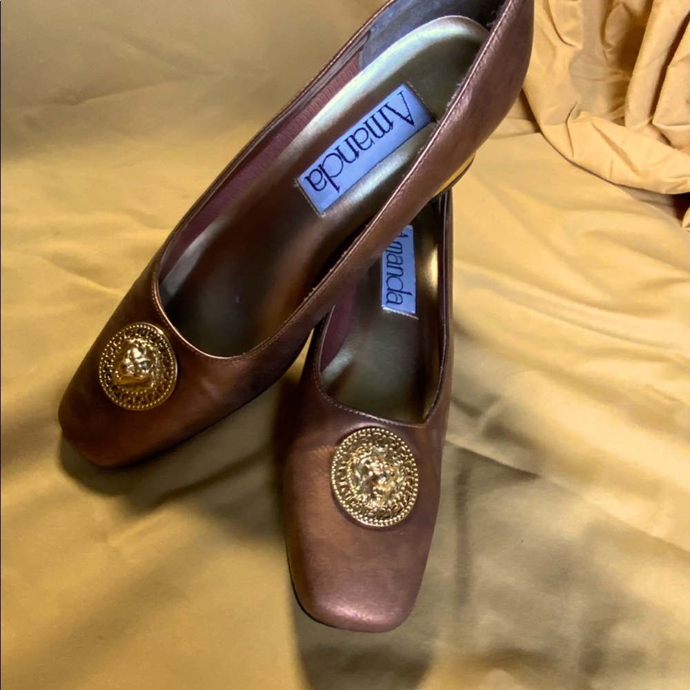 Amanda Smith bronze shimmer pump